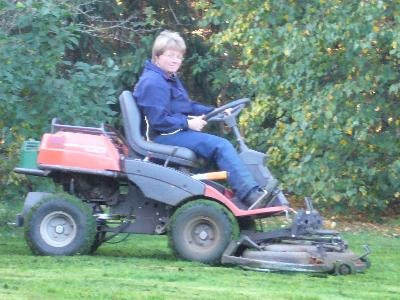 Hier mäht die Chefin selbst!